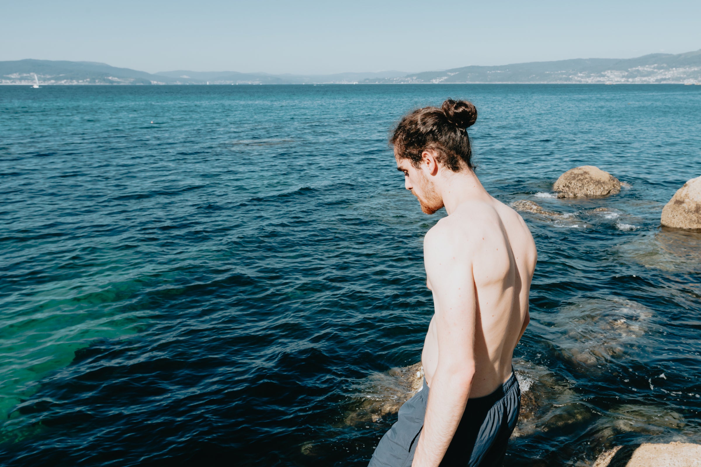 person-in-a-bathing-suit-walks-towards-the-water-SURFDRY